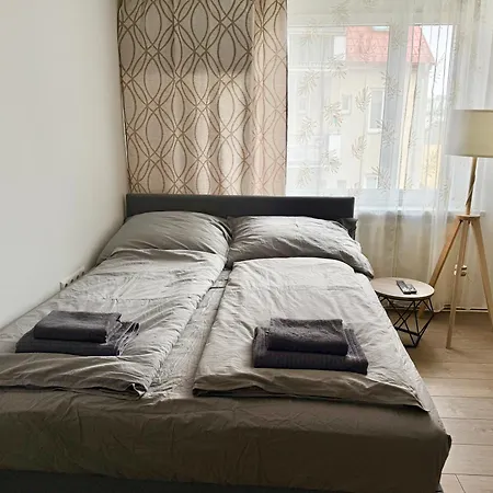 Cosy Apartment Near Airport & Train Schwechat Exterior photo