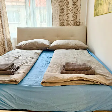 Cosy Apartment Near Airport & Train Schwechat Exterior photo