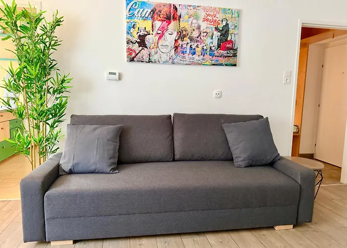 Cosy Apartment Near Airport & Train