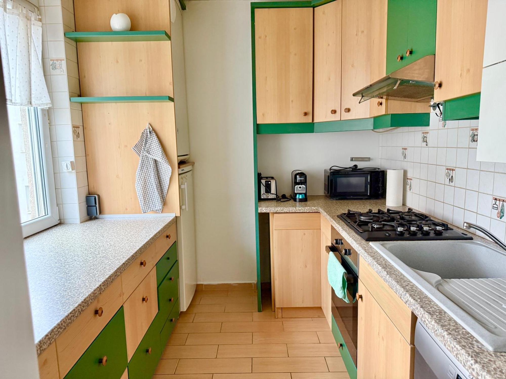 Cosy Near Airport & Train Apartment *